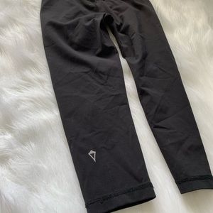 Girls size 7 black crop Ivivva leggings
